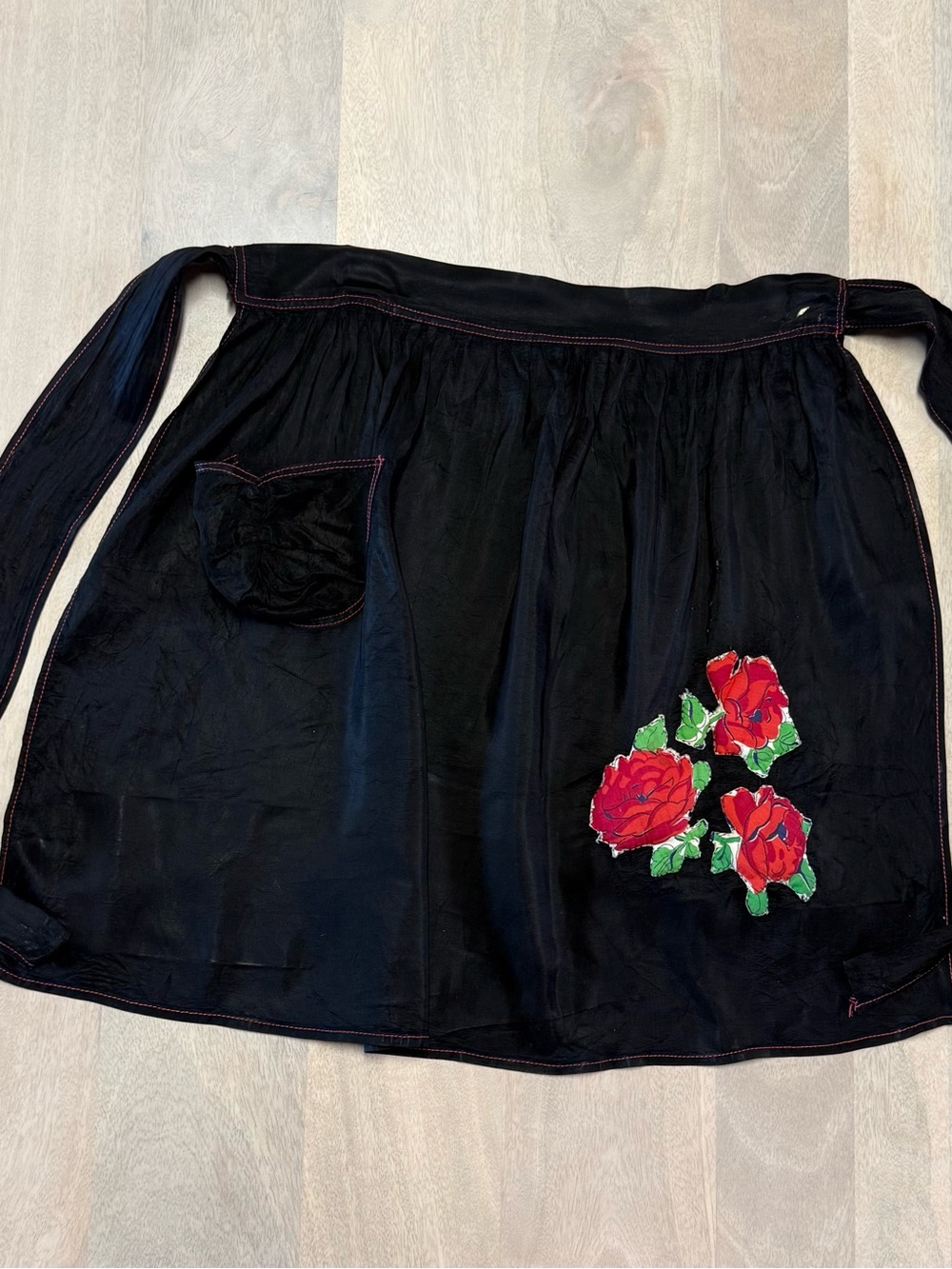 Vintage Apron 1950/60’s Black Hostess Half Red Roses Appliqués Single Pocket
